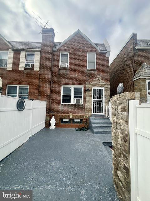 6040 Alma St Property Photo 4