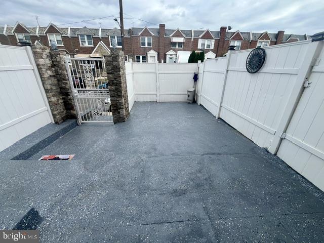 6040 Alma St Property Photo 5