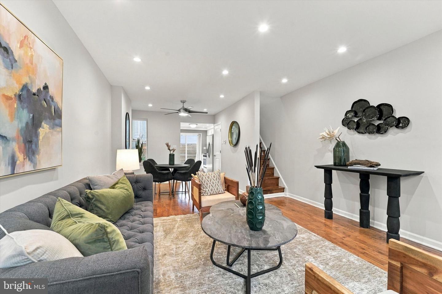 2027 Wilder St Property Photo 2