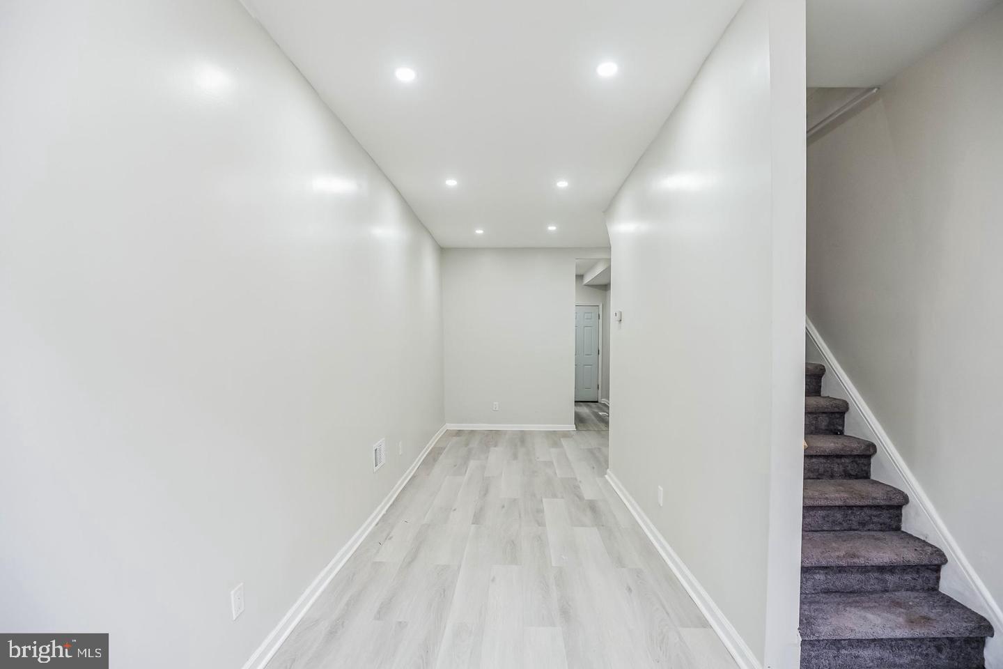 2864 N Leithgow St Property Photo 1