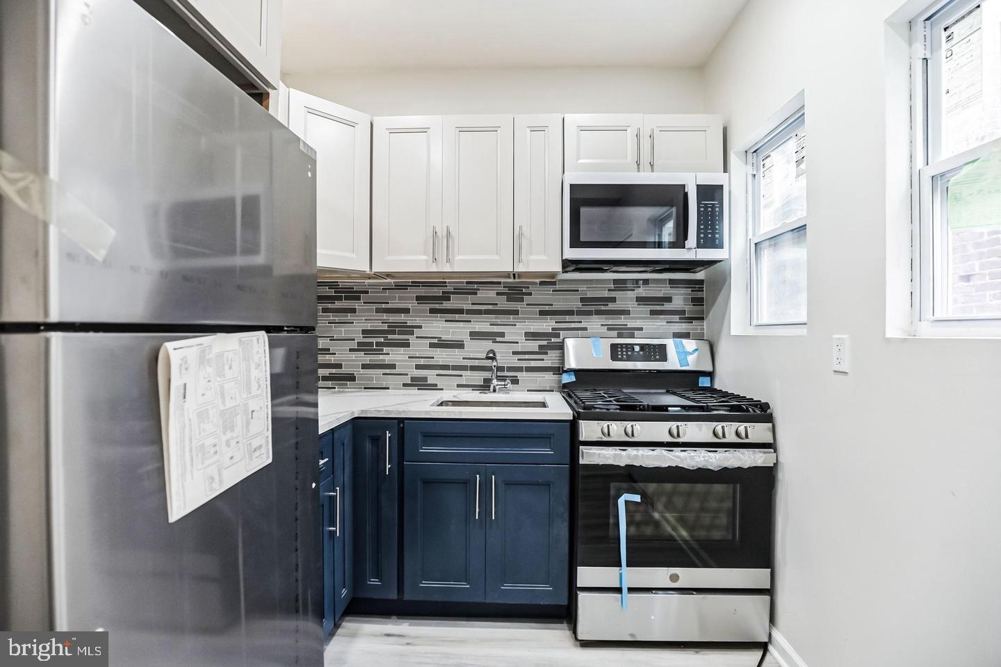2864 N Leithgow St Property Photo 4