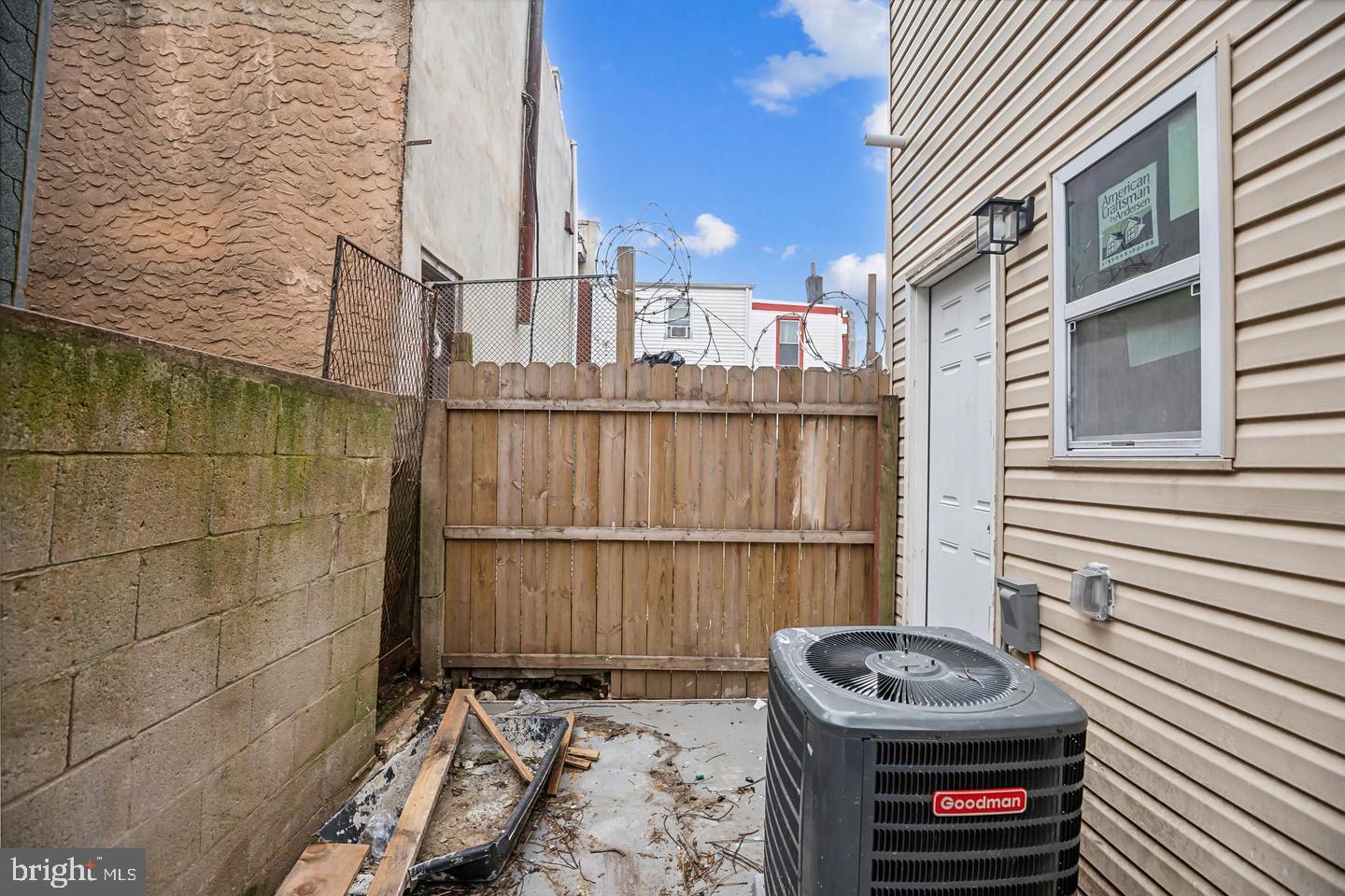 2864 N Leithgow St Property Photo 12