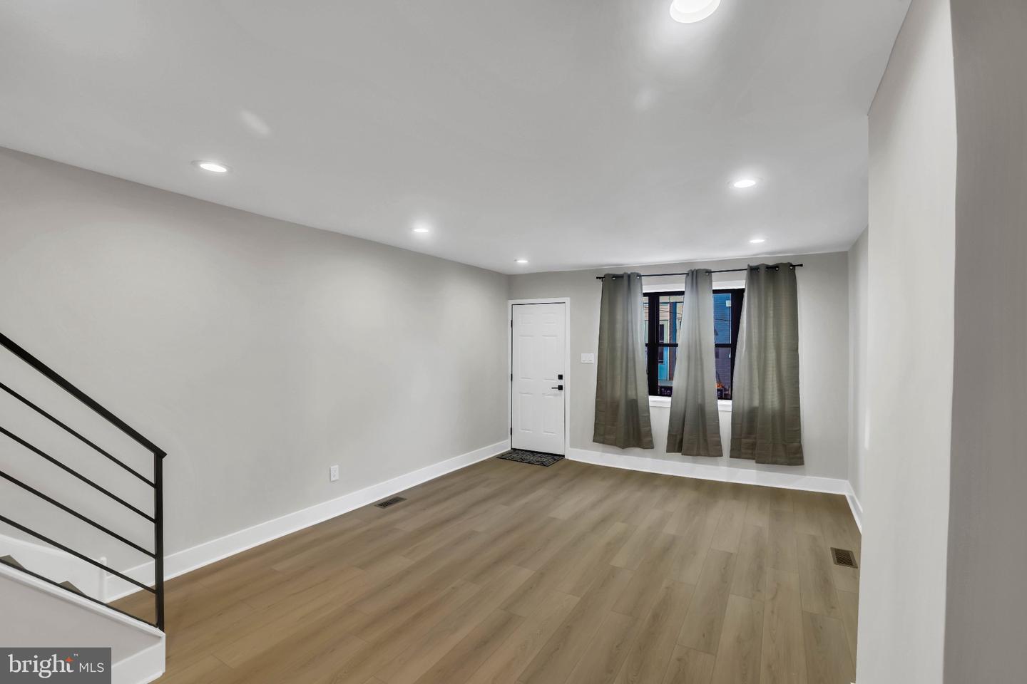 810 Watkins St Property Photo 2