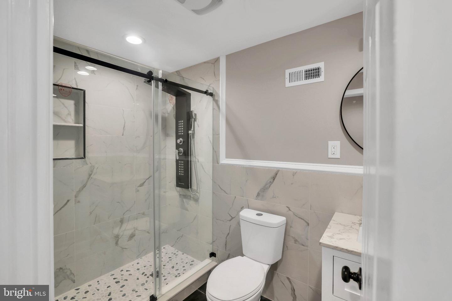 810 Watkins St Property Photo 5