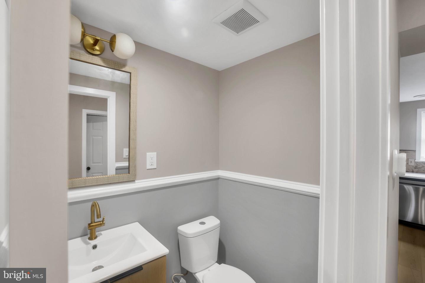 810 Watkins St Property Photo 8