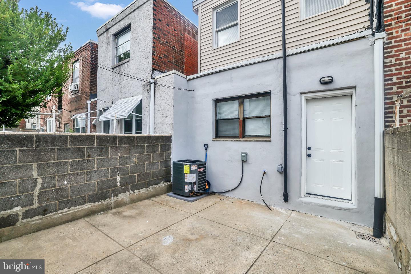 810 Watkins St Property Photo 11
