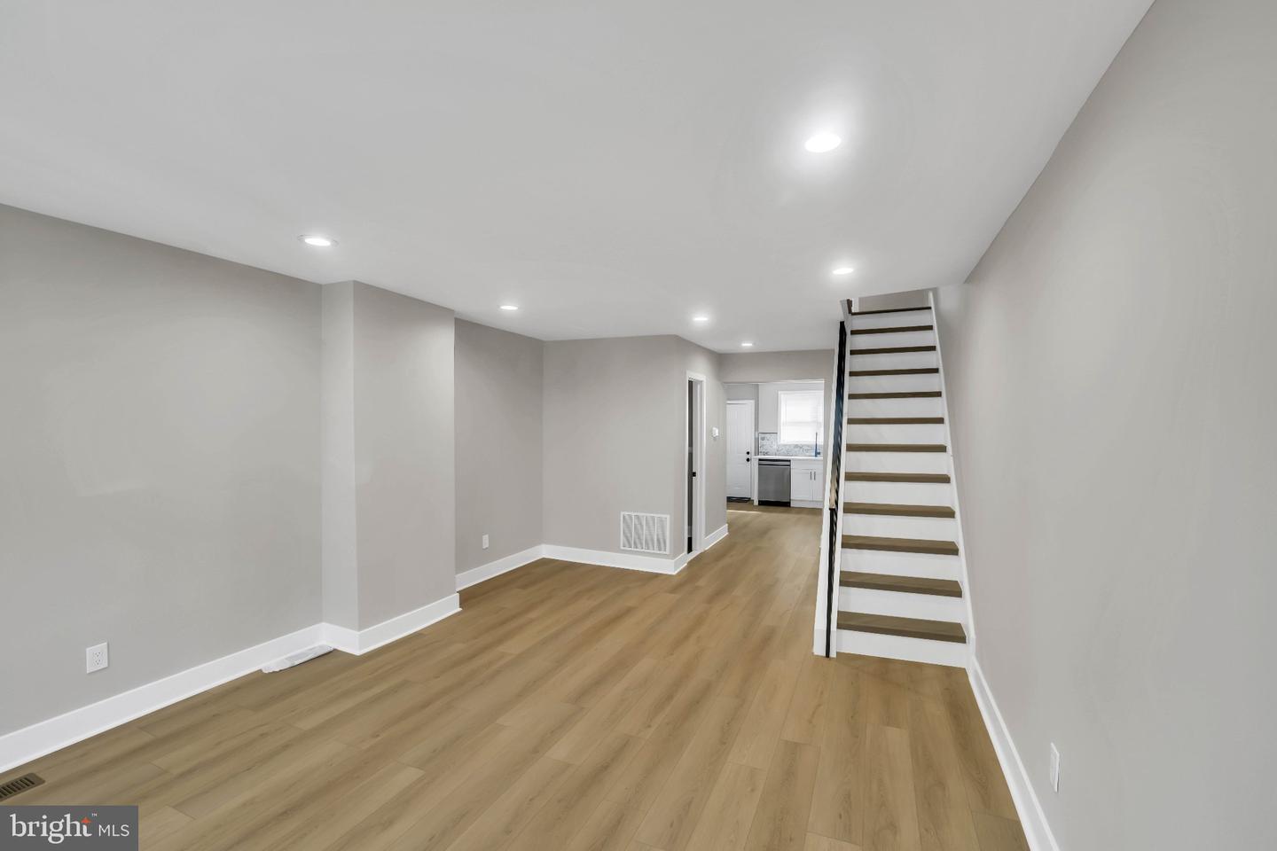 810 Watkins St Property Photo 13