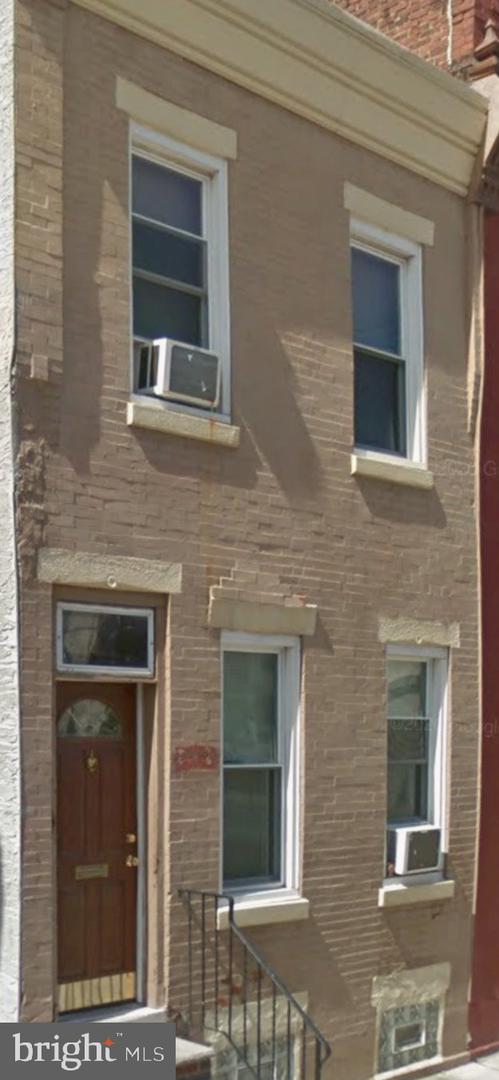 1864 N JUDSON ST Property Photo 1