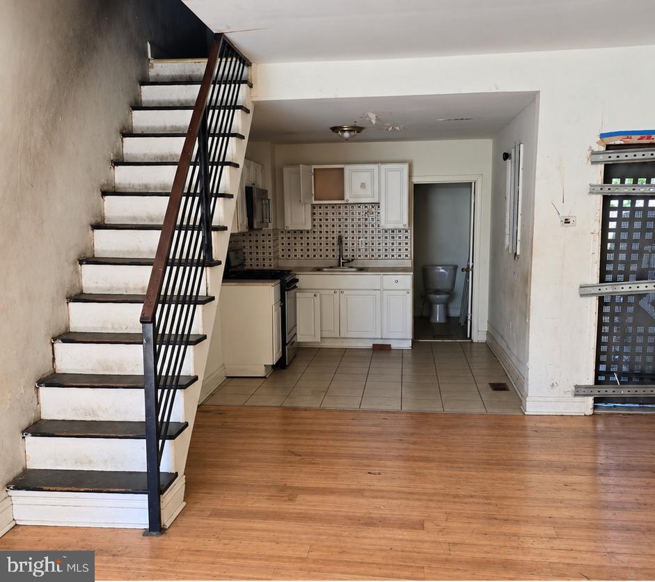 1864 N Judson St Property Photo 2
