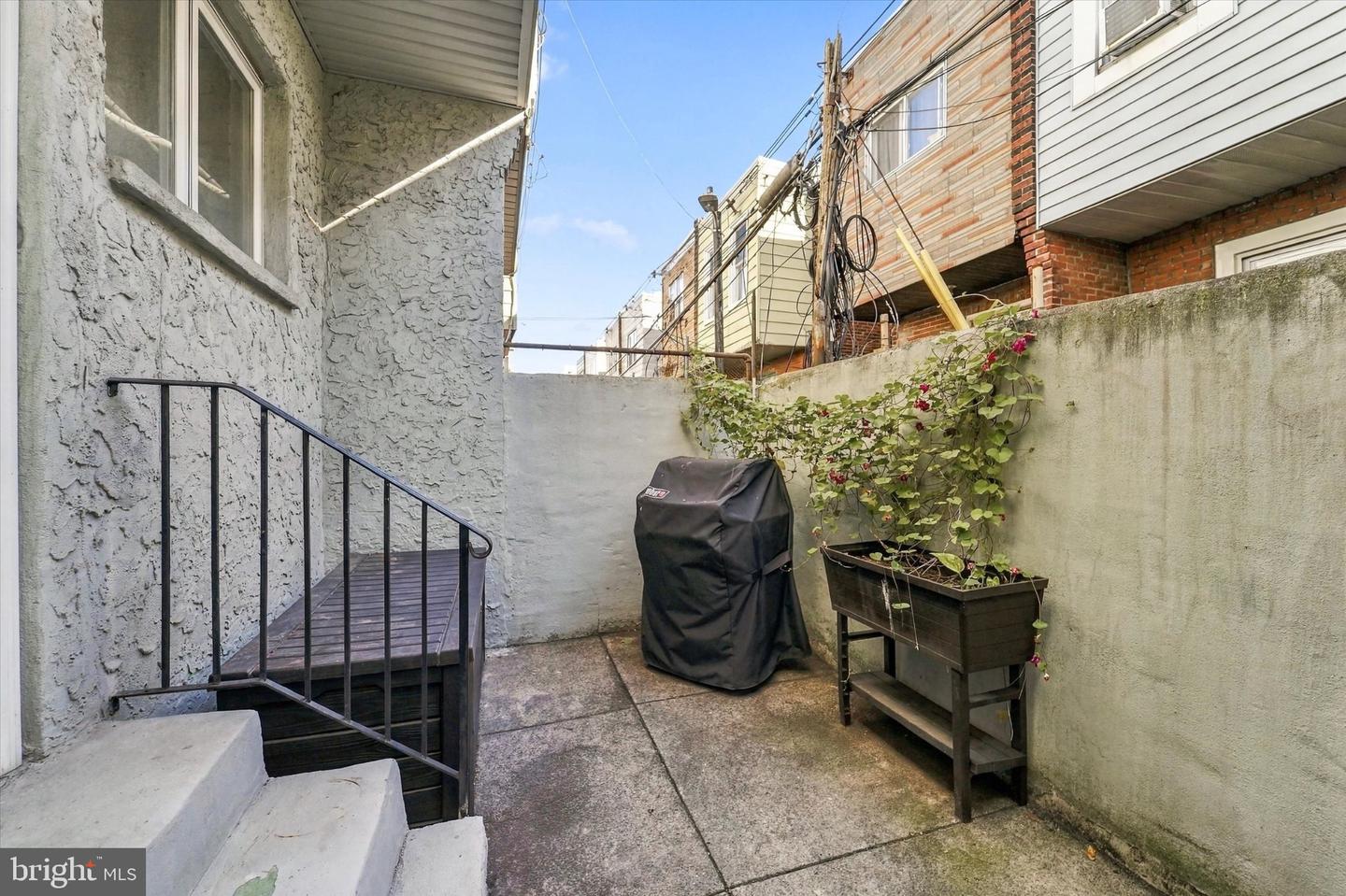2066 Emily St Property Photo 29