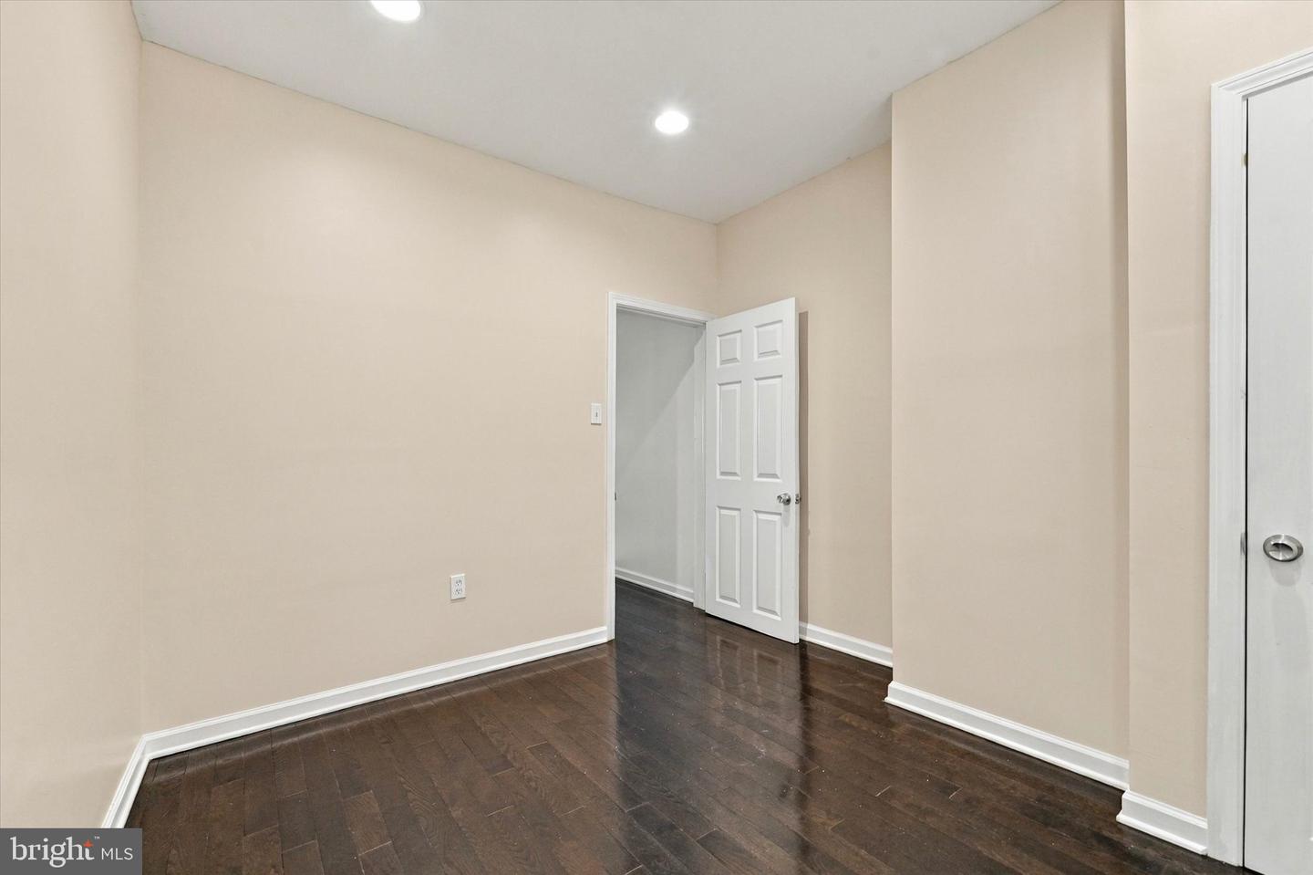 2066 Emily St Property Photo 43