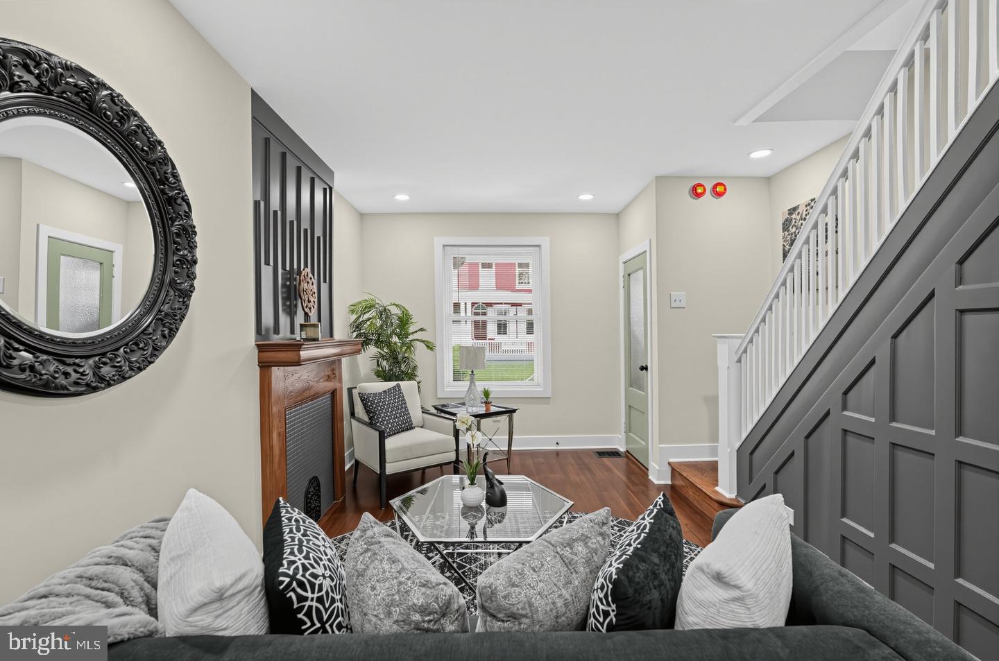 24 W Duval St Property Photo 3