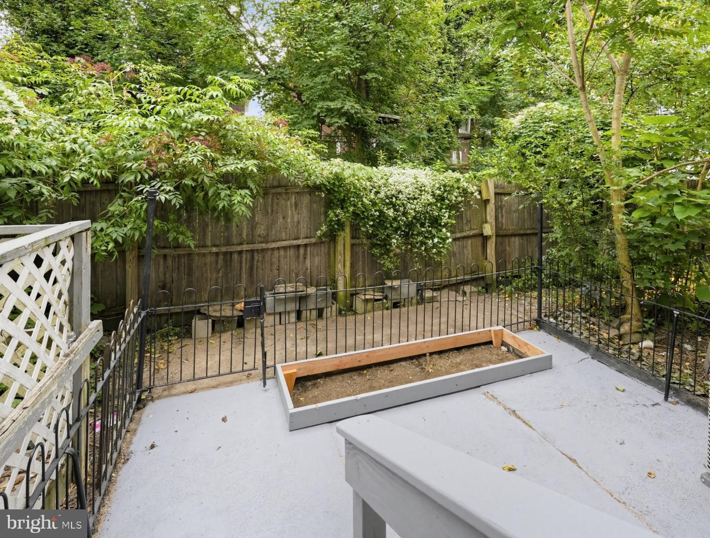 24 W Duval St Property Photo 27