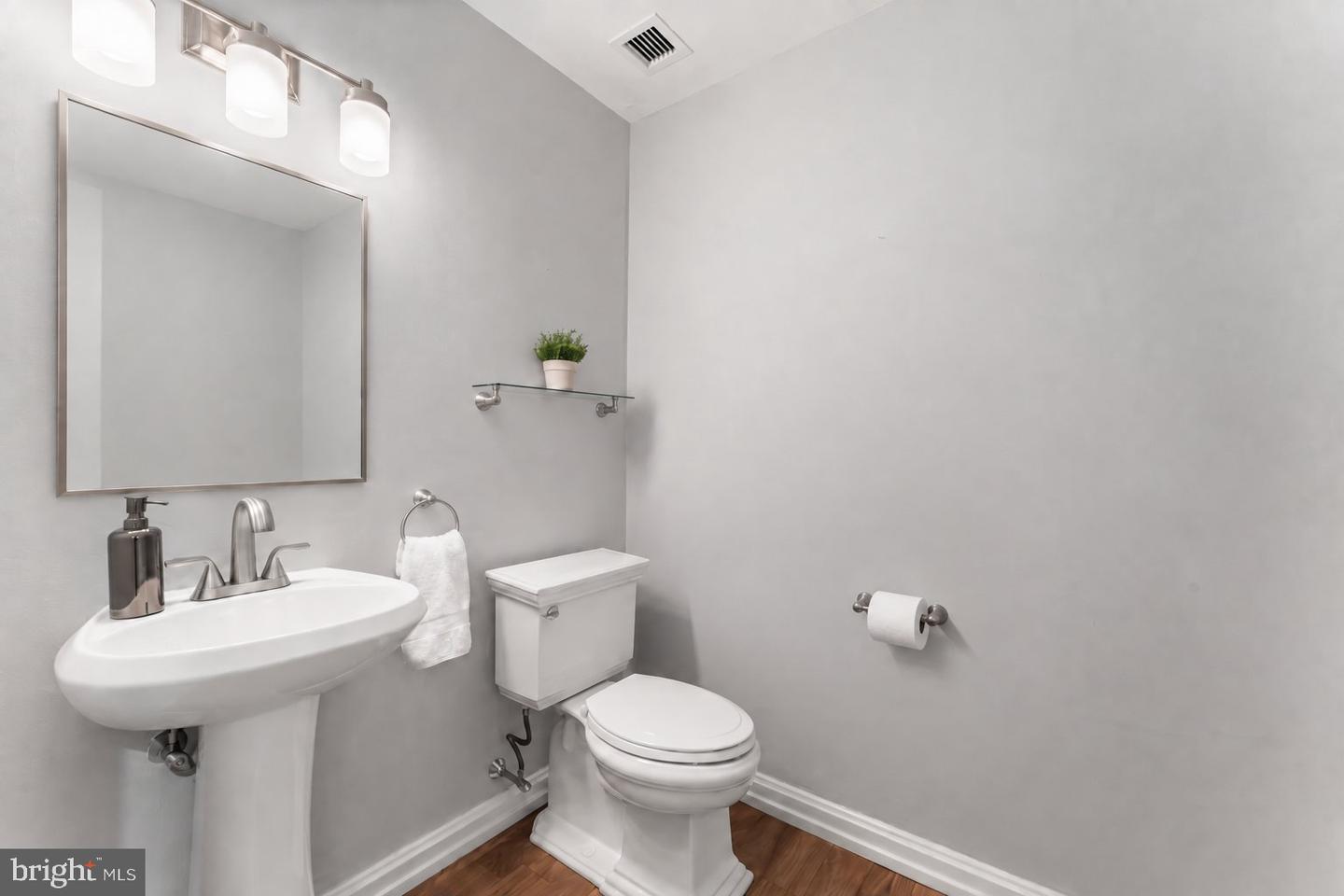 901 N Penn St #r2003 Property Photo 20