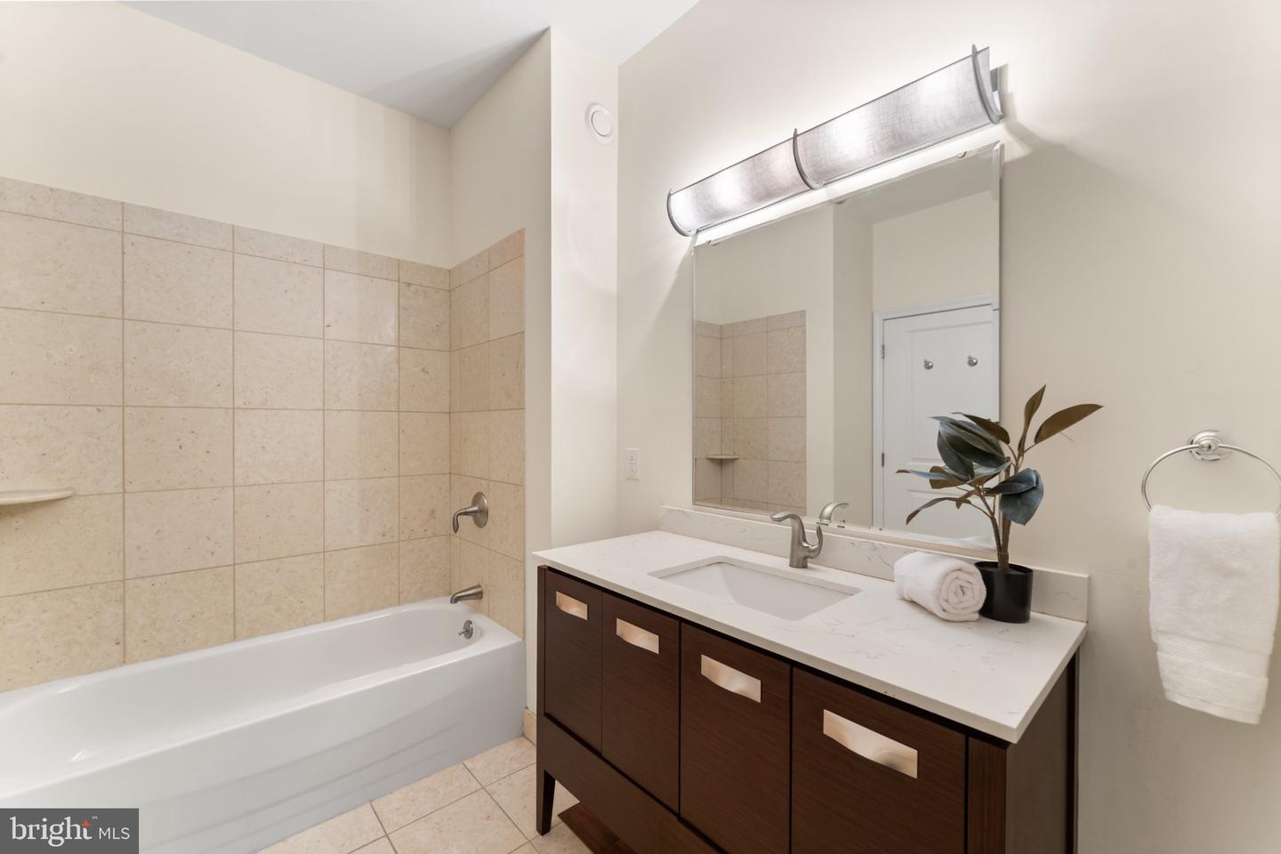 901 N Penn St #r2003 Property Photo 28