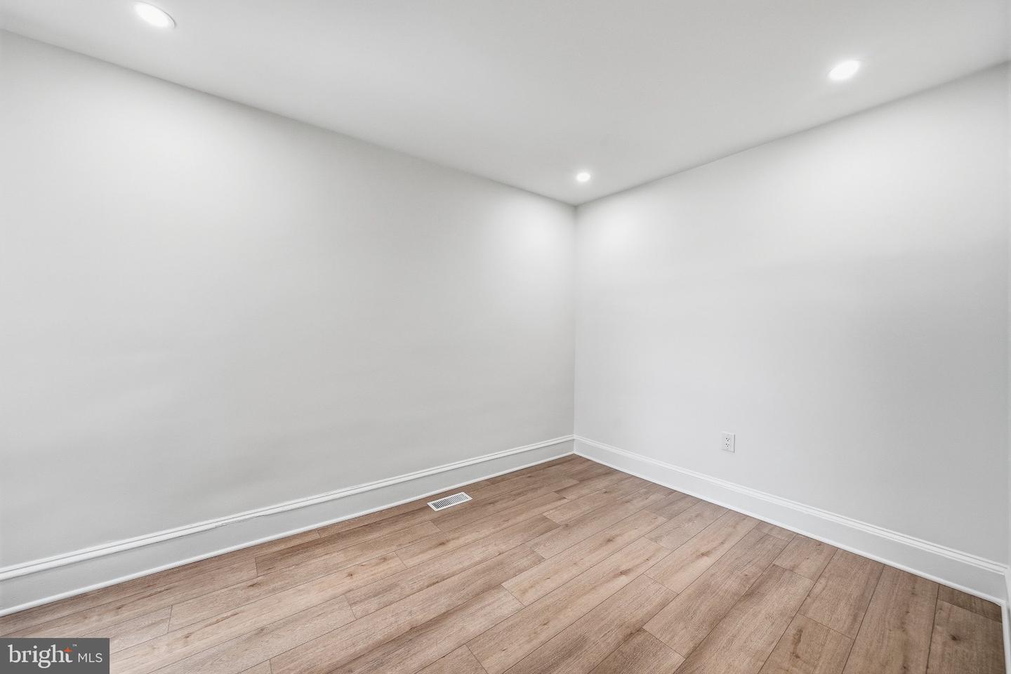 4741 Meridian St Property Photo 24