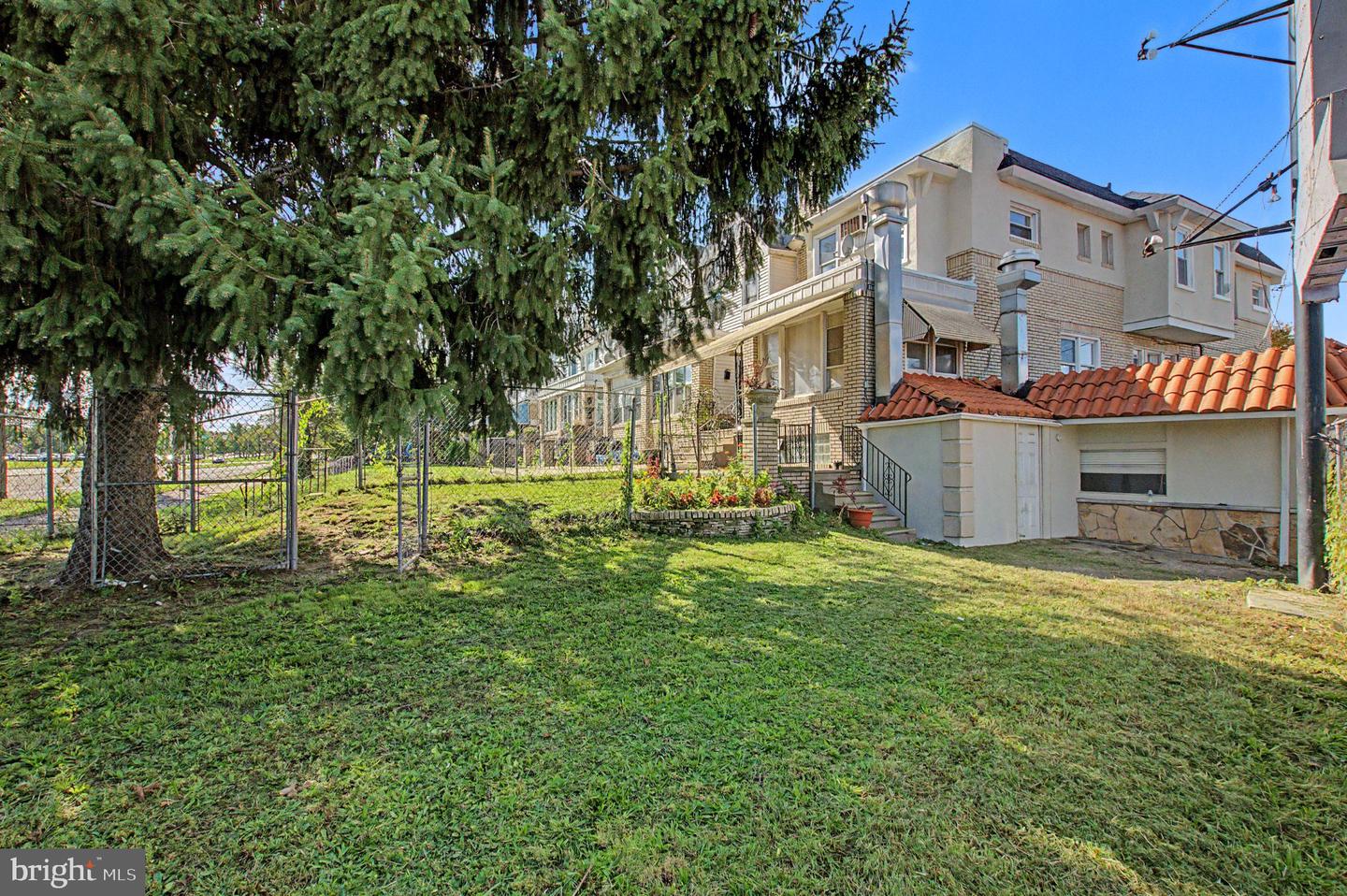 5262 E Roosevelt Blvd Property Photo 3