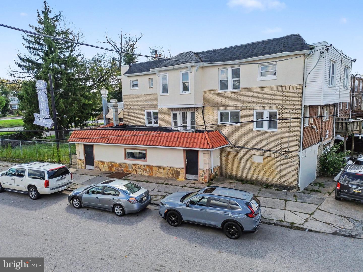 5262 E Roosevelt Blvd Property Photo 6