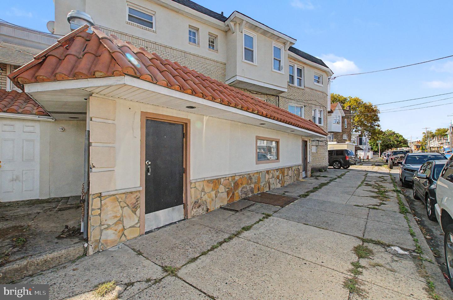 5262 E Roosevelt Blvd Property Photo 13