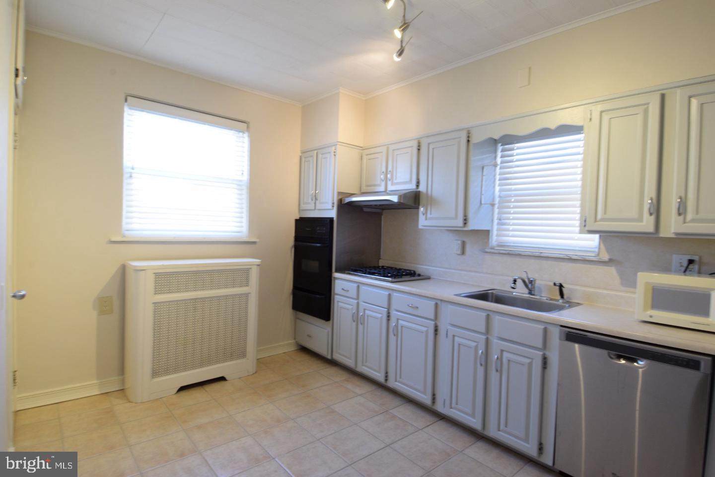 443 E Girard Ave #2 Property Photo 3