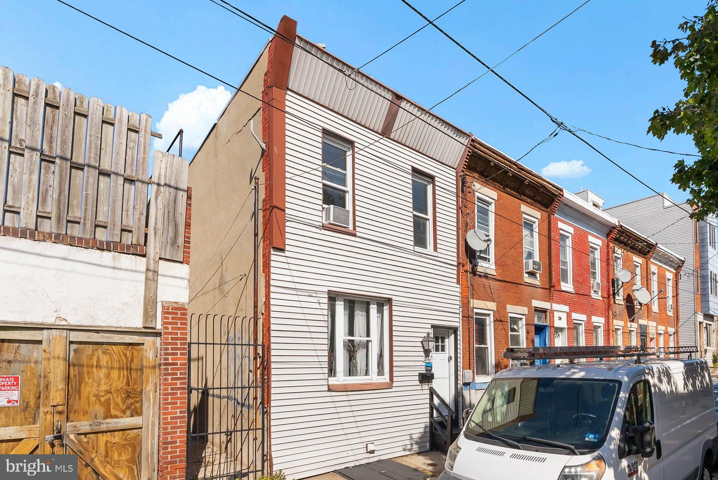2061 Sigel St Property Photo 1