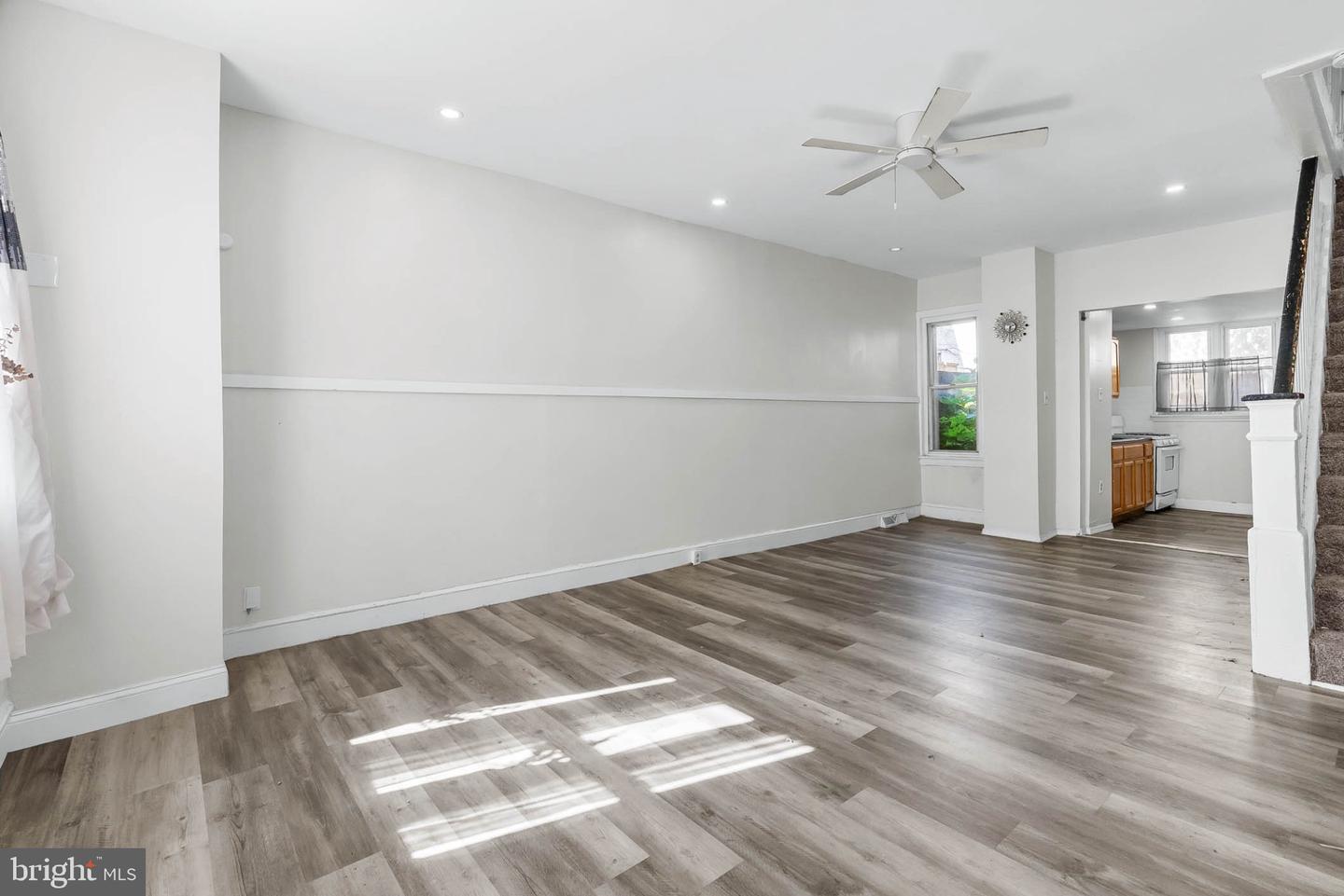 2061 Sigel St Property Photo 4