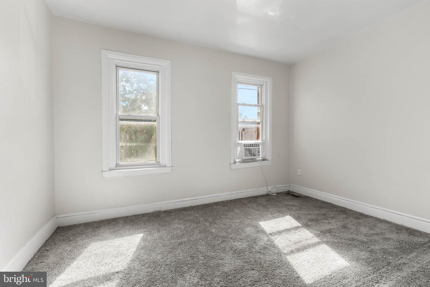 2061 Sigel St Property Photo 12