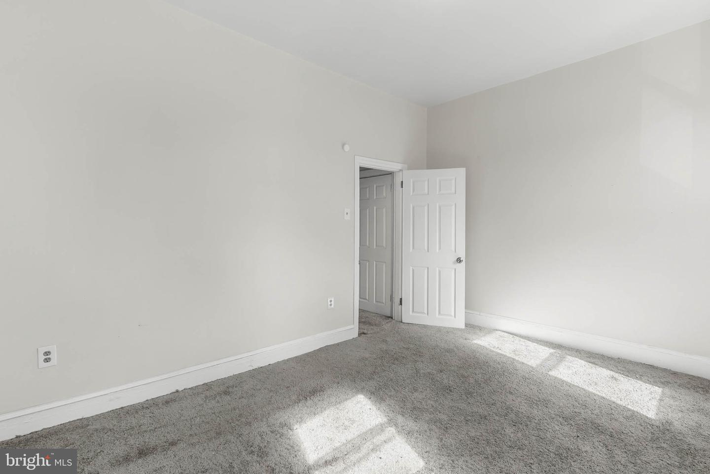 2061 Sigel St Property Photo 13