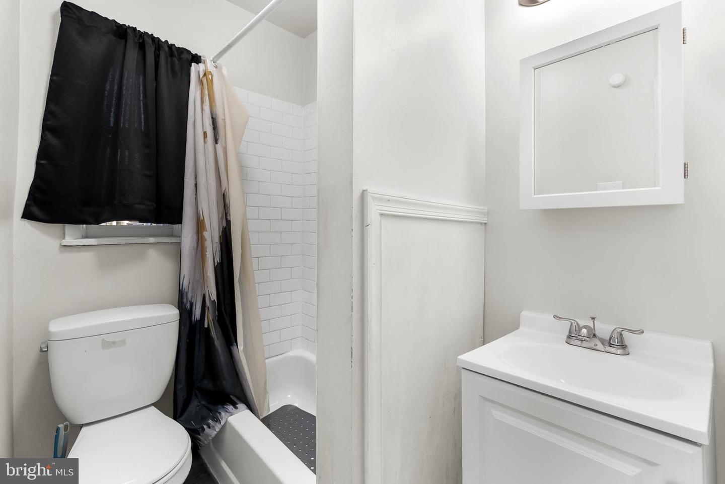 2061 Sigel St Property Photo 17