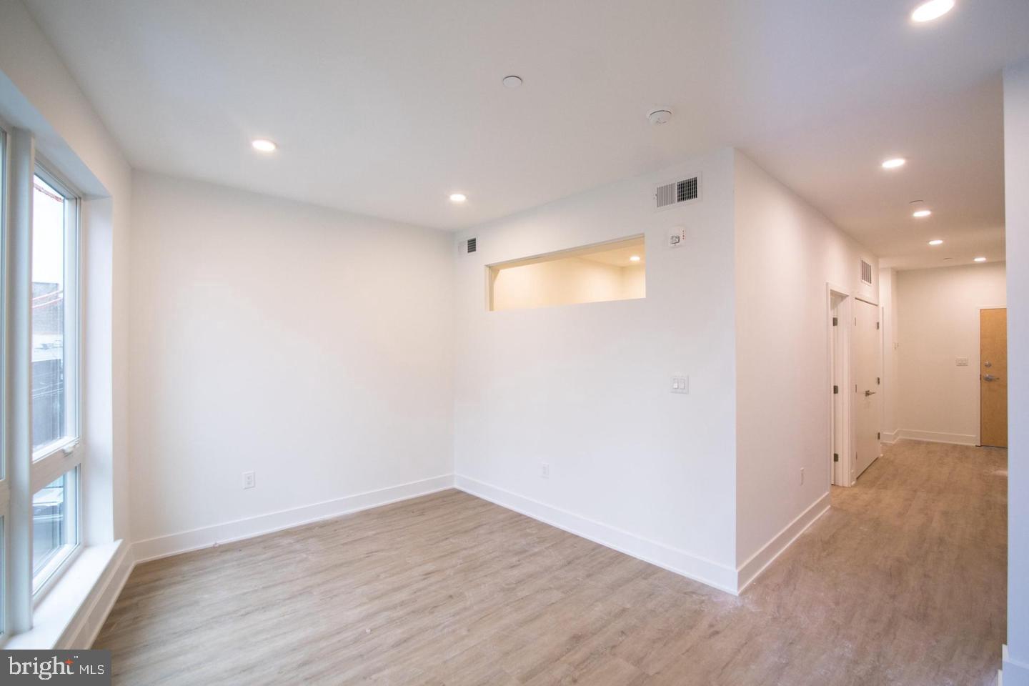 1325 N Lee St #unit 206 Property Photo 3