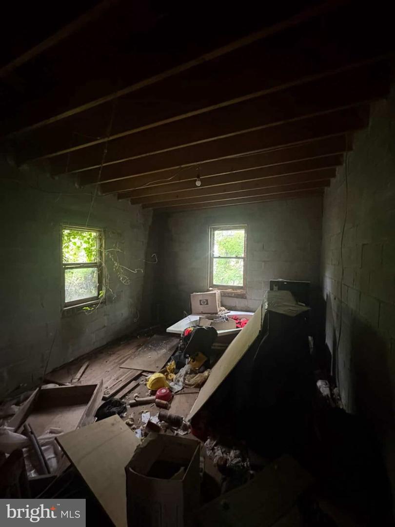 2433 N Lawrence St Property Photo 15