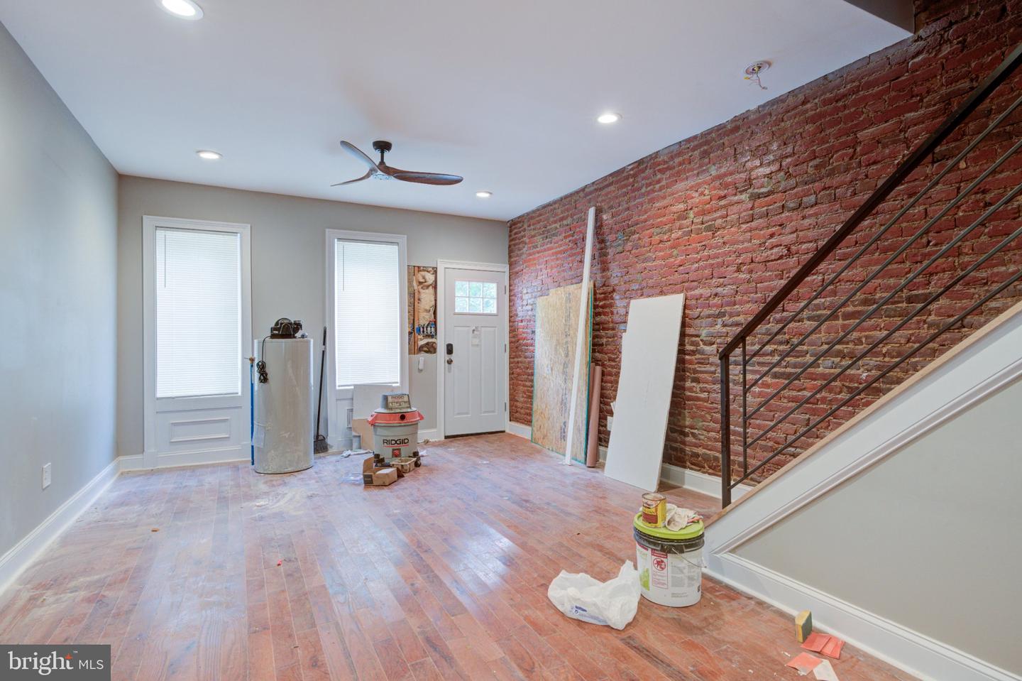 2463 Amber St Property Photo 2