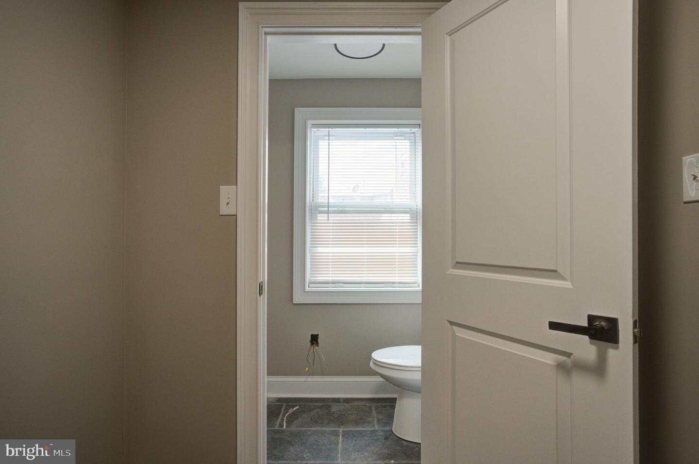 2463 Amber St Property Photo 15