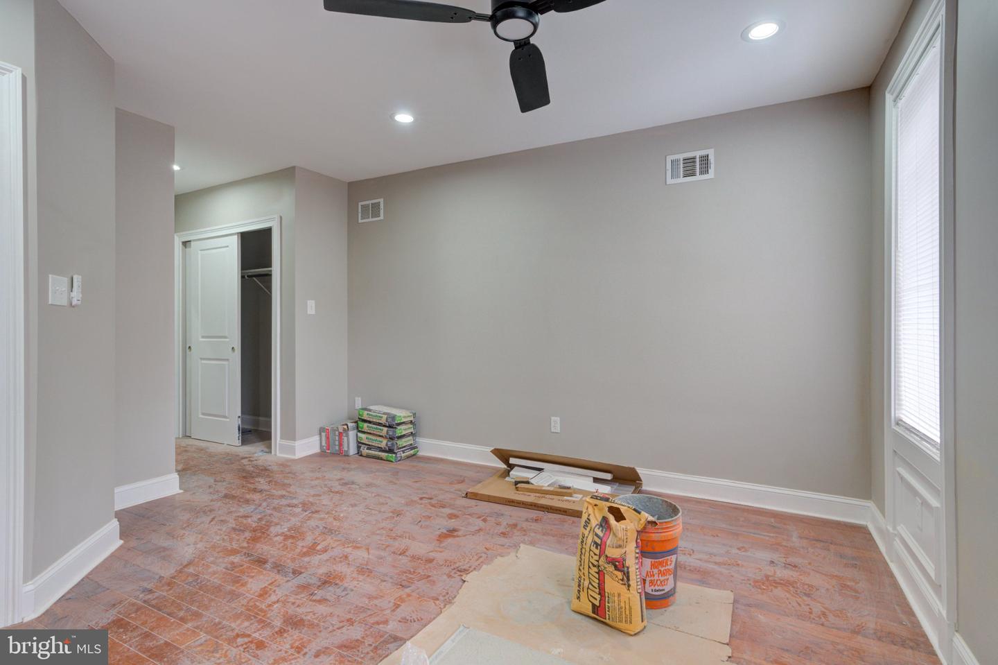 2463 Amber St Property Photo 17