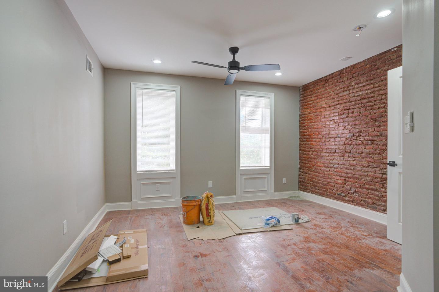 2463 Amber St Property Photo 18