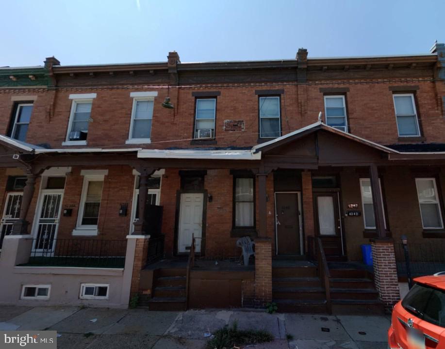 4240 N 15TH ST Property Photo 1