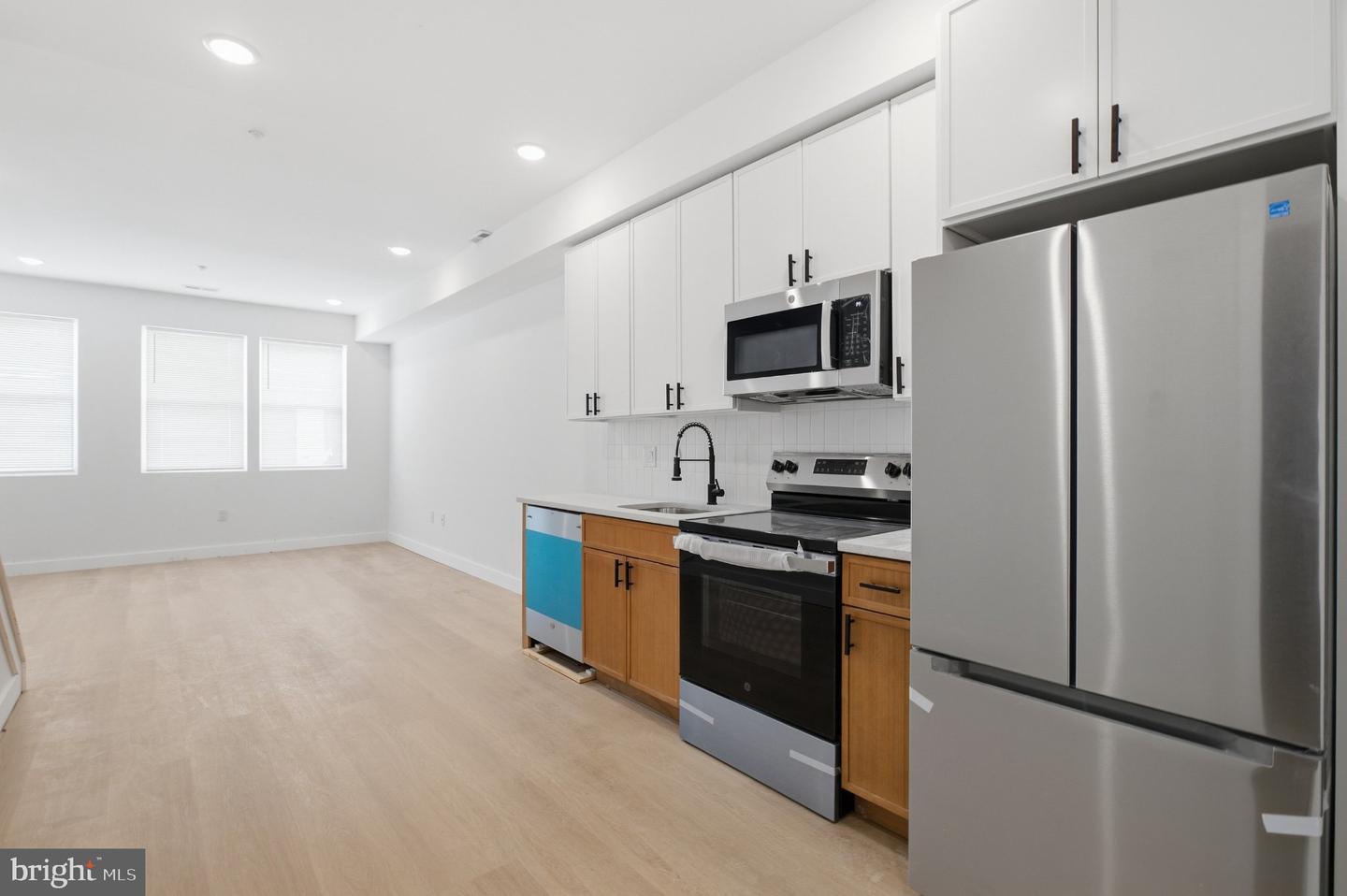 1542 W YORK ST #2 Property Photo 1