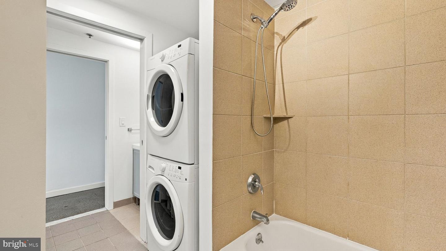 444 N 4th St #813 Property Photo 11
