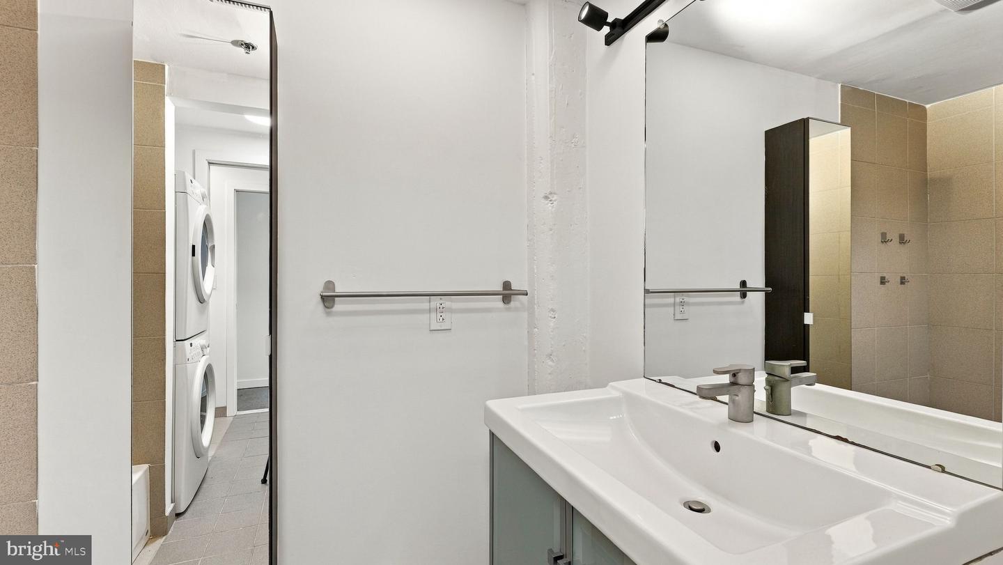 444 N 4th St #813 Property Photo 23