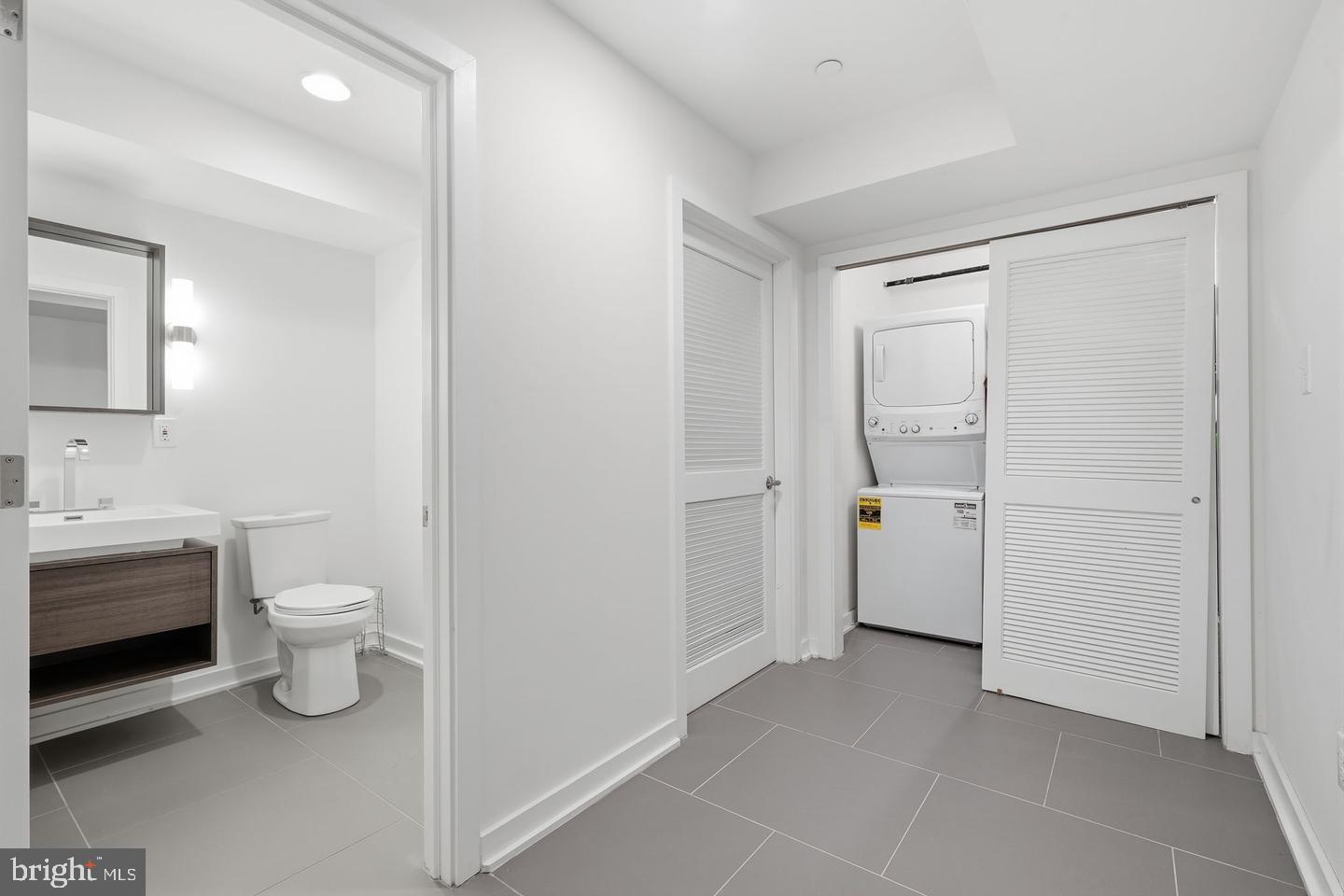 2709 Cambridge St Property Photo 17