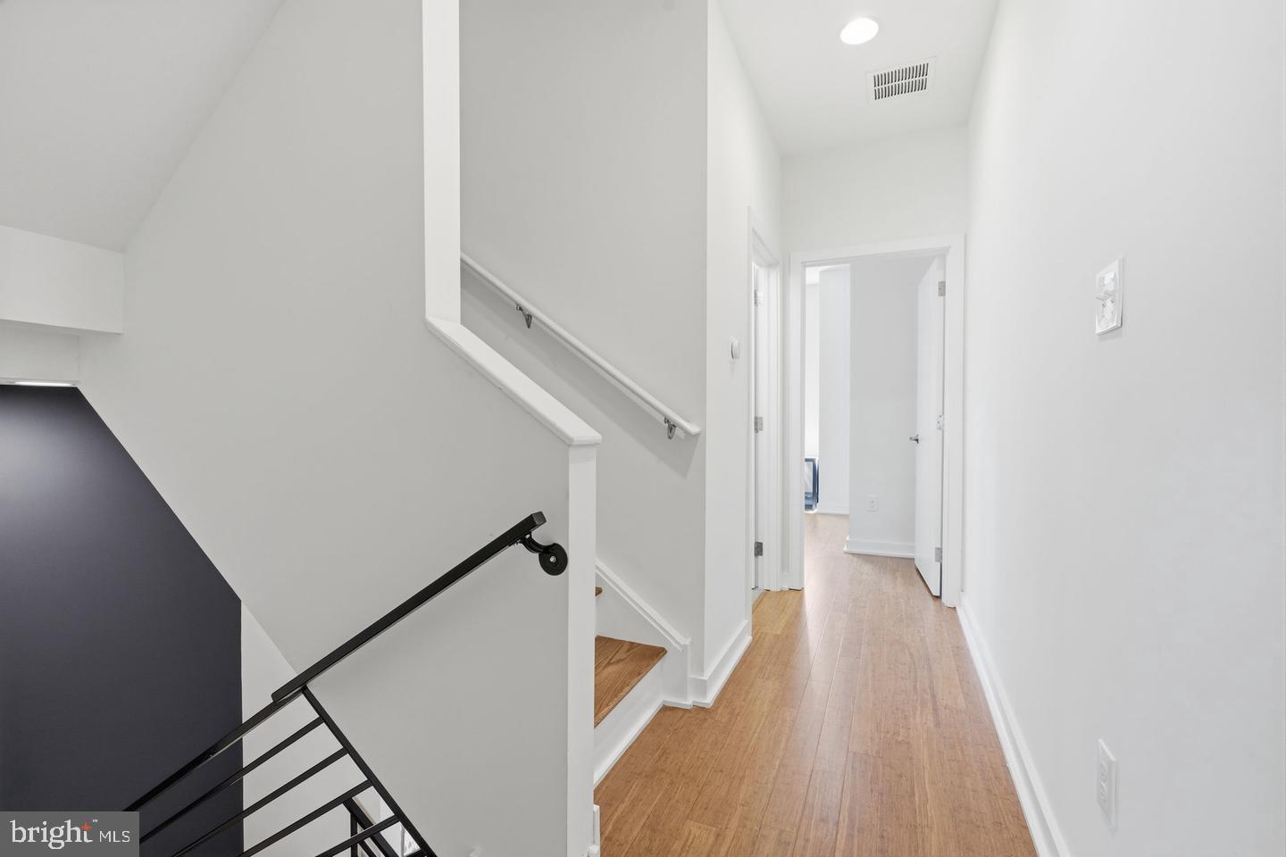 2709 Cambridge St Property Photo 18