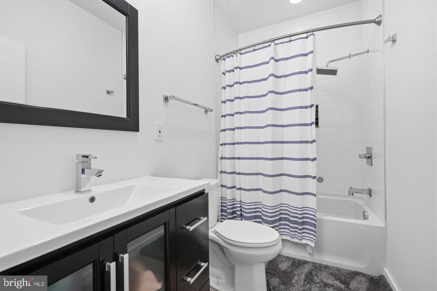 2709 Cambridge St Property Photo 21