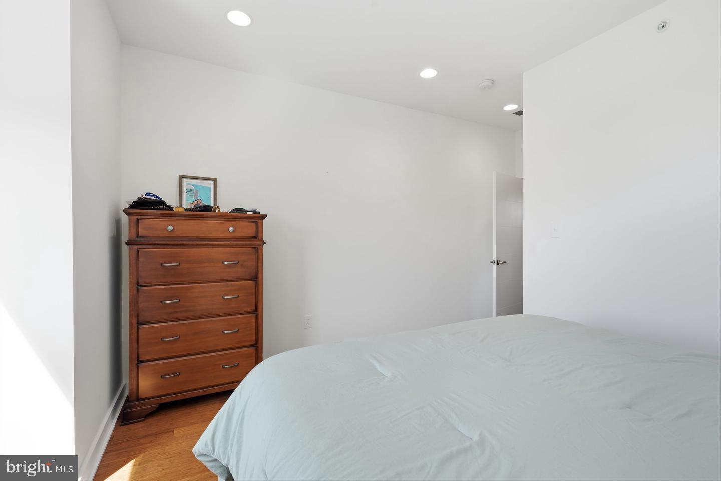 2709 Cambridge St Property Photo 27