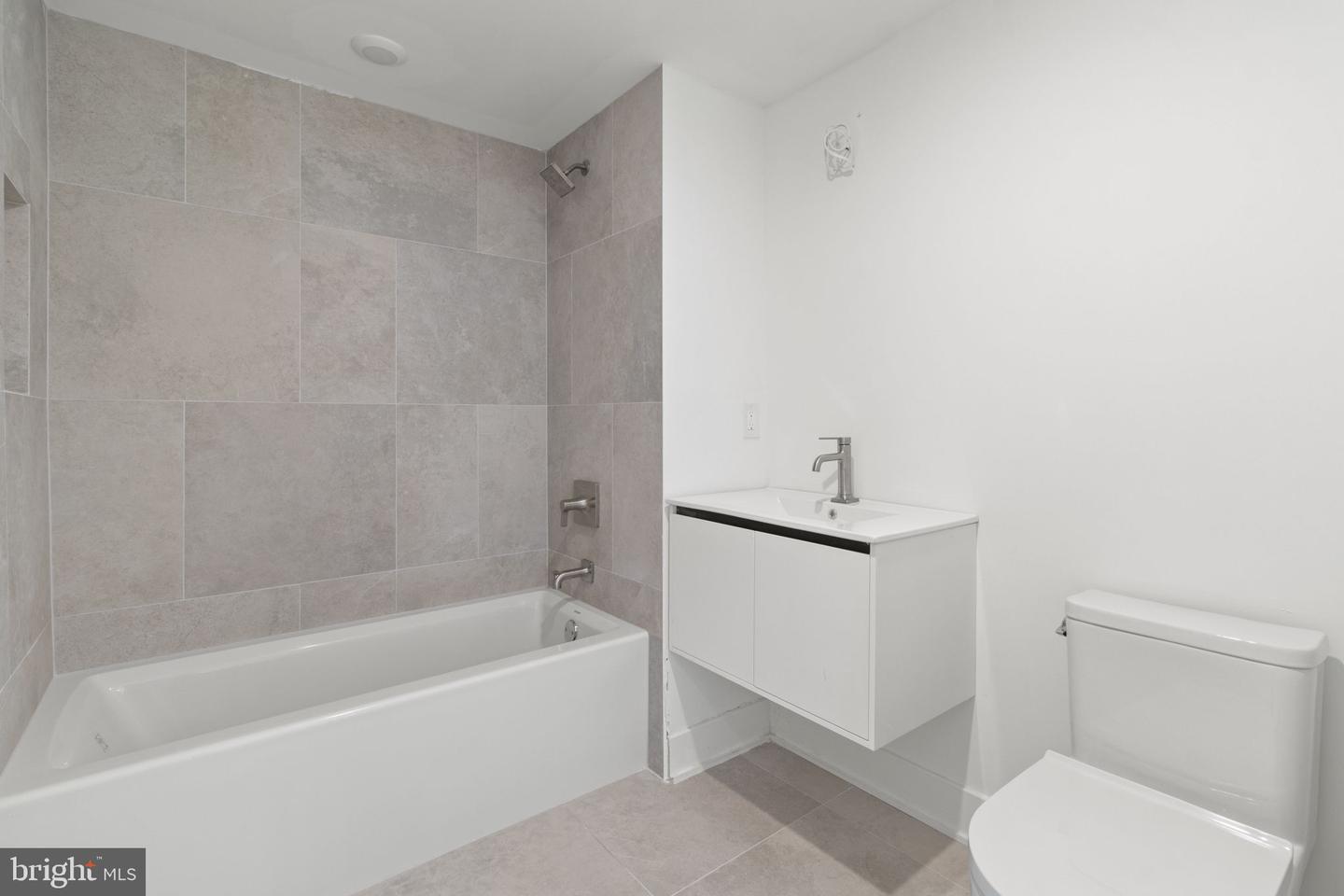 2000 Dreer St #205 Property Photo 7
