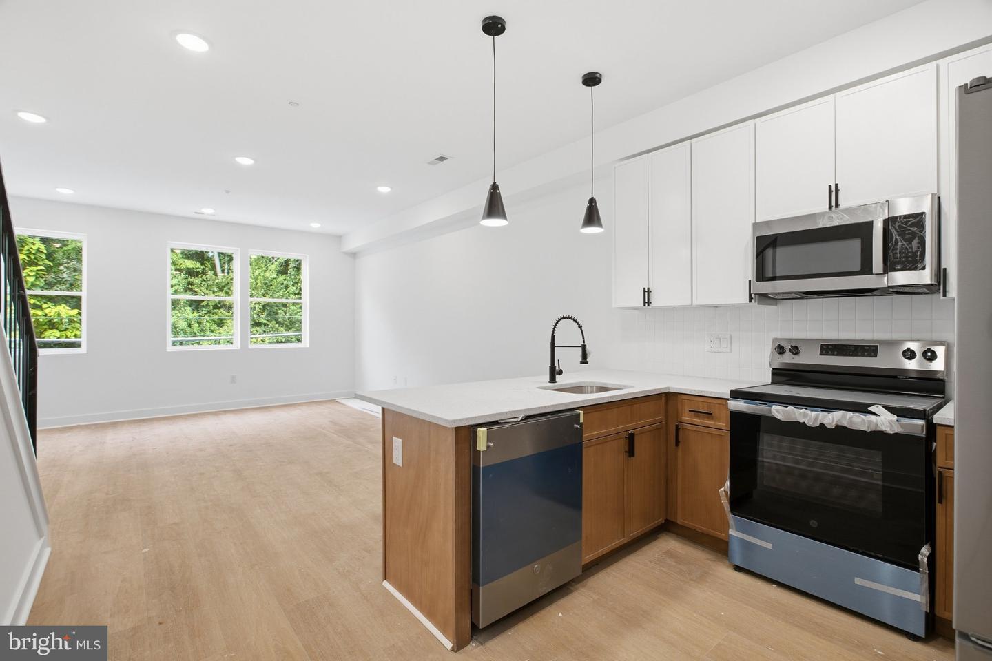 1230 W YORK ST #2 Property Photo 1