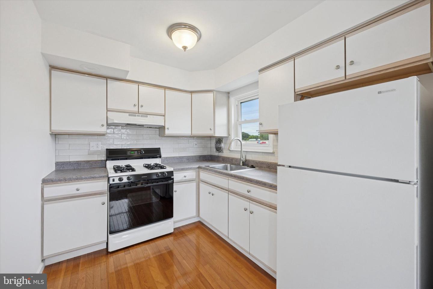 4000 Lyman Dr #2 Property Photo 8