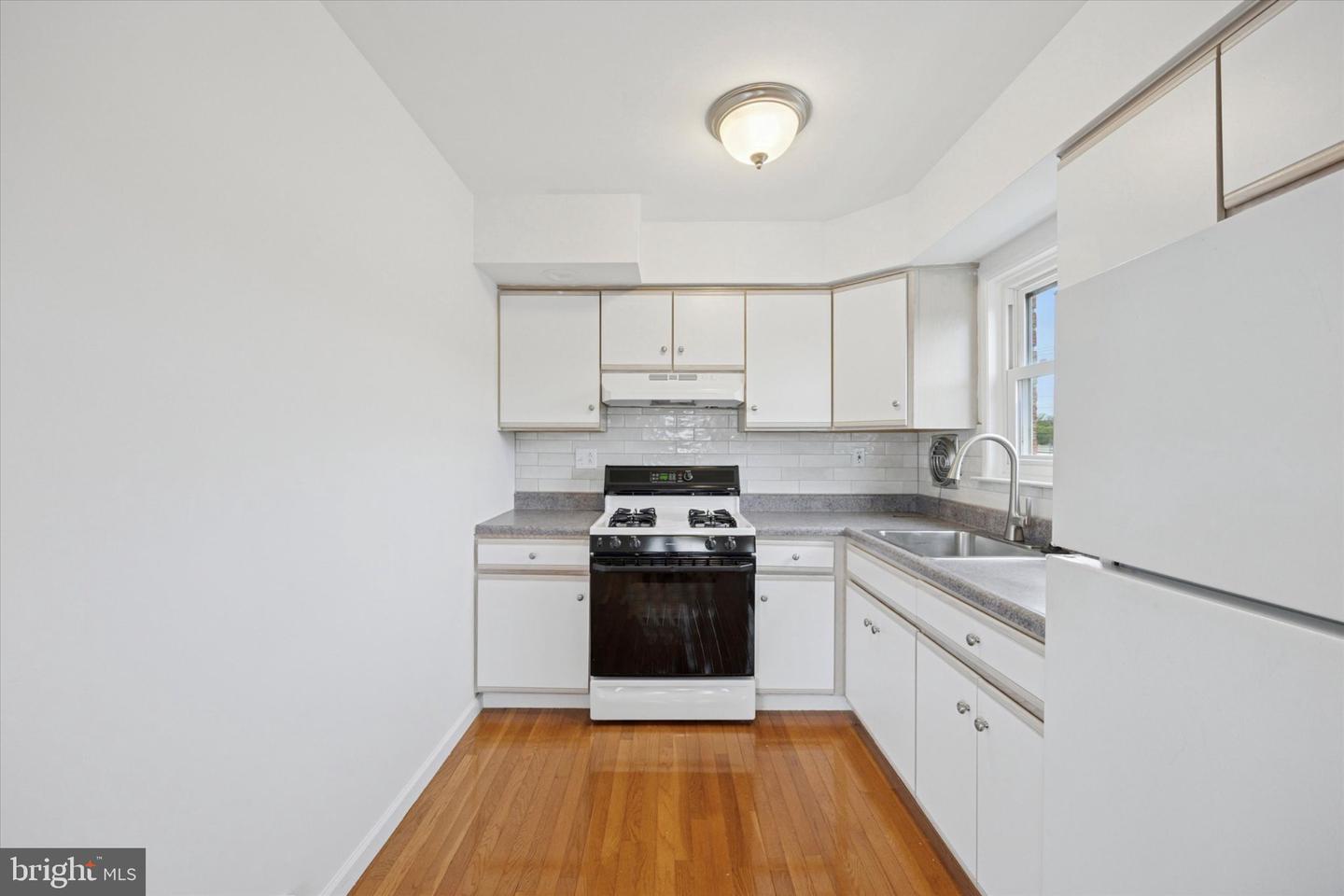 4000 Lyman Dr #2 Property Photo 9