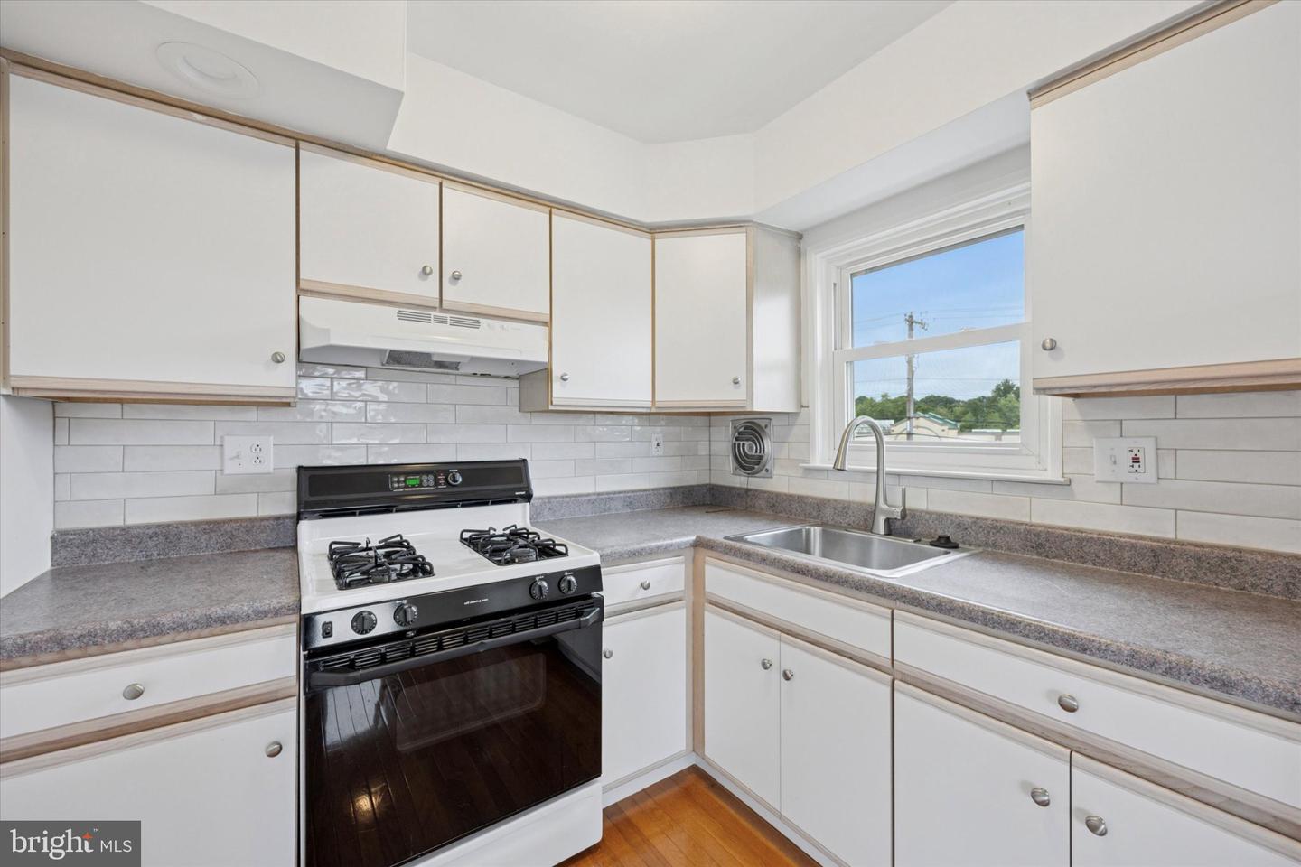 4000 Lyman Dr #2 Property Photo 10