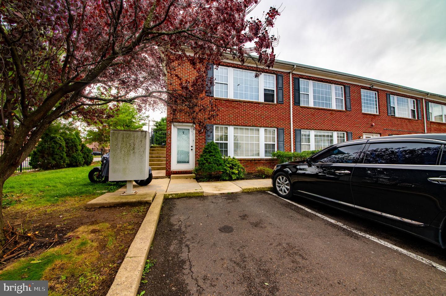9228-38 BLUE GRASS RD #2 Property Photo 1