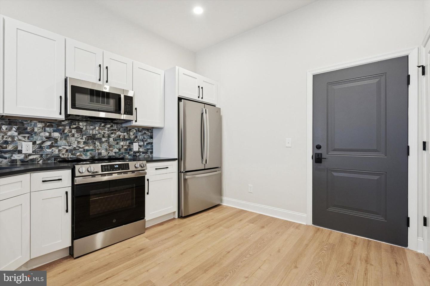 2153 E Lehigh Ave #501 Property Photo 2